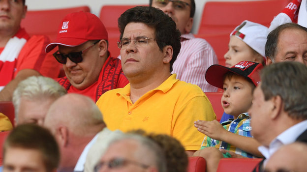 Денис Мацуев. Пианист Денис Мацуев на трибуне стадиона