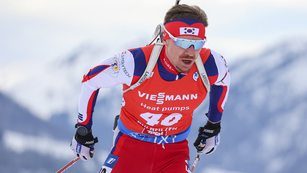 Биатлонист Тимофей Лапшин