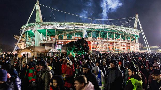 Болельщики «Локомотива» перед стадионом