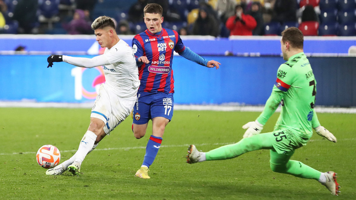 Футболисты Хорхе Карраскаль, Кирилл Глебов и Игорь Акинфеев в матче ЦСКА — «Динамо» (2:3). 25 ноября 2023 года. Москва.