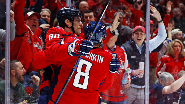 Пьер-Люк Дюбуа и Александр Овечкин. Хоккеисты «Вашингтона» Пьер-Люк Дюбуа и Александр Овечкин