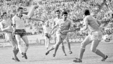 14 июня 1987 года. Москва. Лужники. Финал Кубка СССР. «Динамо» К — «Динамо» Мн - 3:3. (пен. — 4:2). В атаке — нападающий киевлян Олег Блохин.