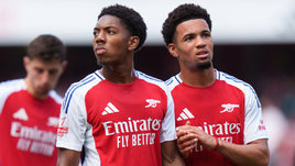 Футболисты «Арсенала» Майлс Льюис-Скелли и Итан Нванери