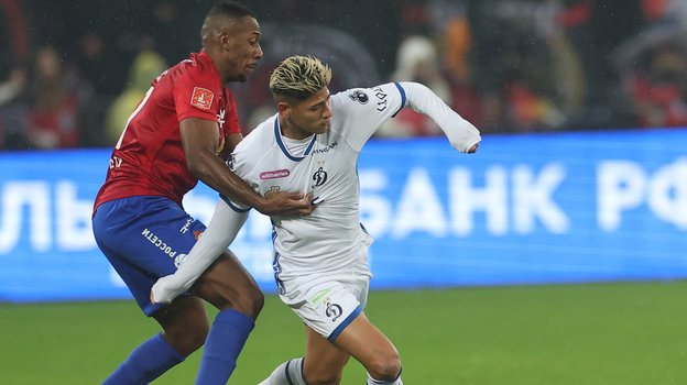 Армеец Мойзес и динамовец Хорхе Карраскаль.