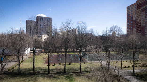 Вид из окна класса школы № 1583, в которой учился Александр Овечкин.