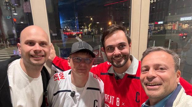 Федор Маслов, Андрей Аршавин, Никита Филатов и Игорь Рабинер перед матчем «Вашингтона» с «Чикаго».