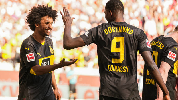 Нападающие дортмундской «Боруссии» Карим Адейеми и Серху Гирасси.