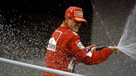 В семье Михаэля Шумахера появилась новорожденная девочка. Соцсети завалены поздравлениями