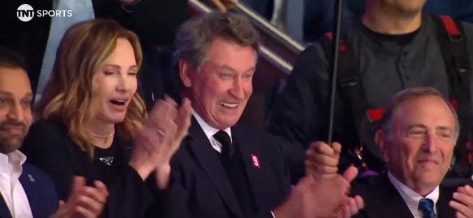 Реакция Уэйна Гретцки на рекордный 895-й гол Александра Овечкина в НХЛ.