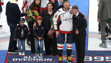 «Забьешь 900 — куплю тебе машину». Гретцки, Леброн Джеймс и другие звезды поздравили Овечкина с великим рекордом