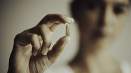 Капсула в пальцах