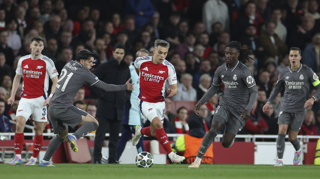 Браим Диас, Леандро Троссард и Эдуардо Камавинга.