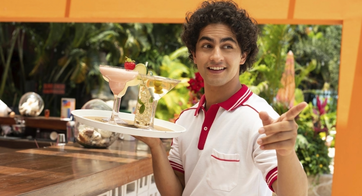 Кадр из сериала «Акапулько» / реж. Джей Карас, Виктор Нелли мл. и др / Apple TV+: