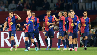 Футболисты «Барселоны» празднуют гол в ворота дортмундской «Боруссии».