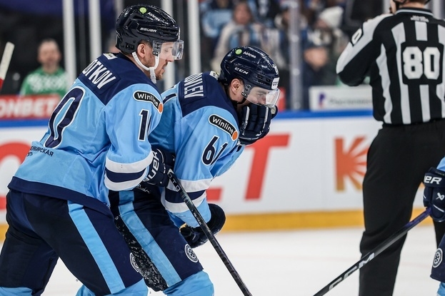 Нападающий «Сибири» Алексей Яковлев получил перелом носа.