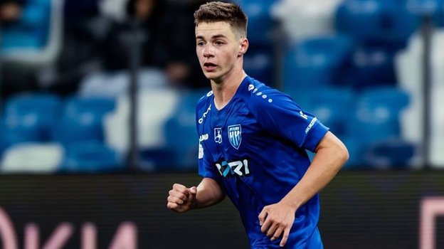 Полузащитник «Пари НН» Антон Мухин.