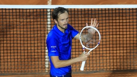 Медведев безвольно проиграл в Монте-Карло. Но все равно возвращается в топ-10