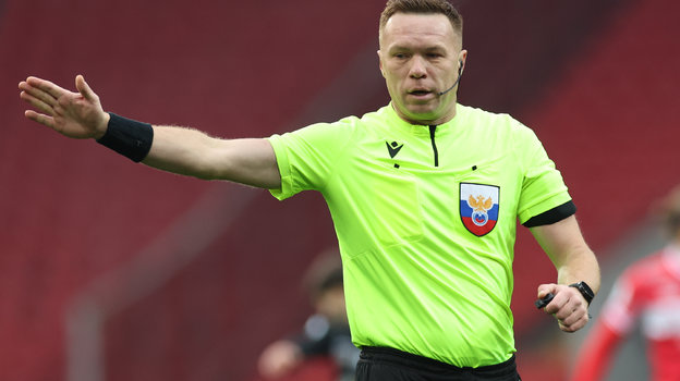 Судья Алексей Амелин.