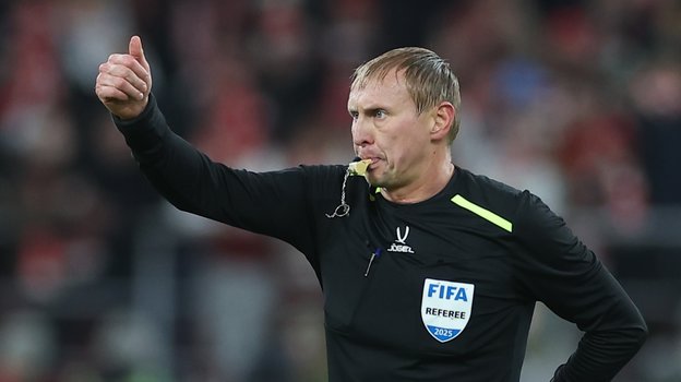 Судья Сергей Иванов.