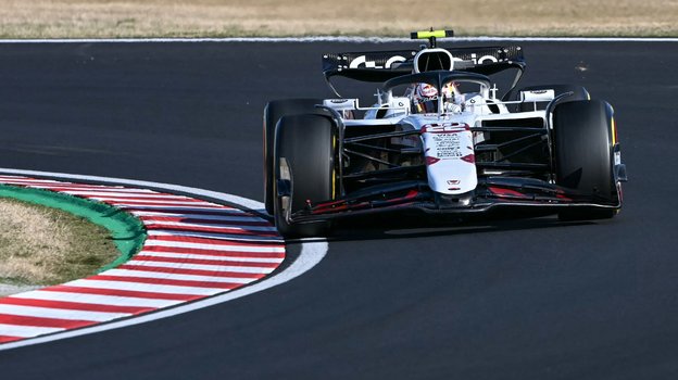 Пилот «Ред Булл» Юки Цунода.