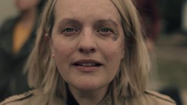 Кадр из сериала «Рассказ служанки», реж. Майк Баркер, Элизабет Мосс, Кари Скогланд и др. / Hulu