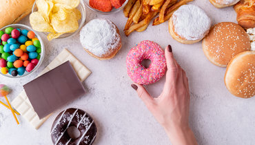 Диетолог назвала продукты, которые усиливают стресс