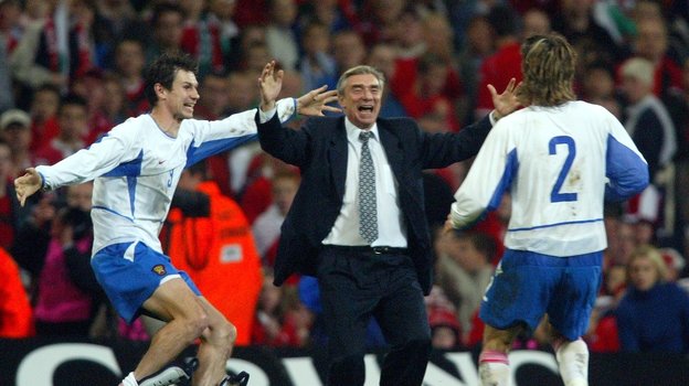 Егор Титов, Георгий Ярцев и Вадим Евсеев во время стыкового матча ЧЕ-2003 Уэльс — Россия (0:1).