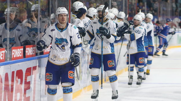 Нападающий «Барыса» Станислав Бочаров.