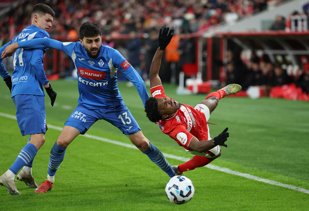 Никита Глушков, Сослан Кагермазов и Маркиньос. Футболисты Никита Глушков, Сослан Кагермазов и Маркиньос в матче «Спартак» — «Динамо» (Махачкала) (1:2)