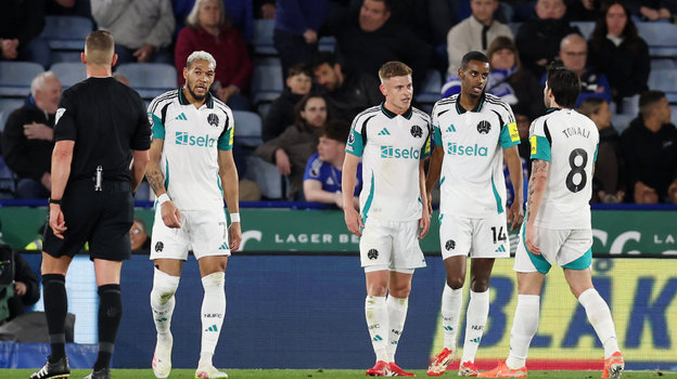 Футболисты «Ньюкасла» в матче против «Лестера».