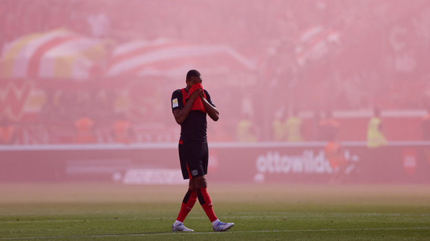 Джонатан Та. Защитник «Байера» Джонатан Та