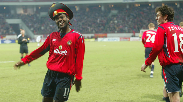 Вагнер Лав празднует третий мяч в матче ЦСКА — «Осер» (4:0). 7 апреля 2005 года. Москва. Вагнер Лав празднует третий мяч в матче ЦСКА — «Осер» (4:0). 7 апреля 2005 года. Москва.