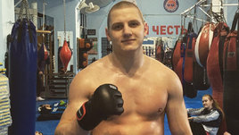 «После спаррингов с Вахитовым у обоих были переломы». Дмитрий Меньшиков — молодой русский нокаутер из Сибири