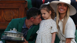 «Папа все-таки смог». Рори Макилрой победил призраков прошлого и вошел в число легенд гольфа