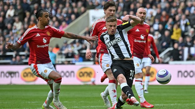 «Манчестер Юнайтед» пропускает третий гол в матче с «Ньюкаслом» (1:4).