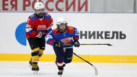 Участники хоккейных сборов, организованных «Норникелем» и ФХР в Заполярье.