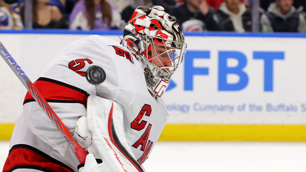 Вратарь «Каролины» Петр Кочетков