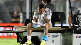 Неймар проклят: опять получил травму. Отыграл за «Сантос» полчаса и в слезах уехал на электрокаре