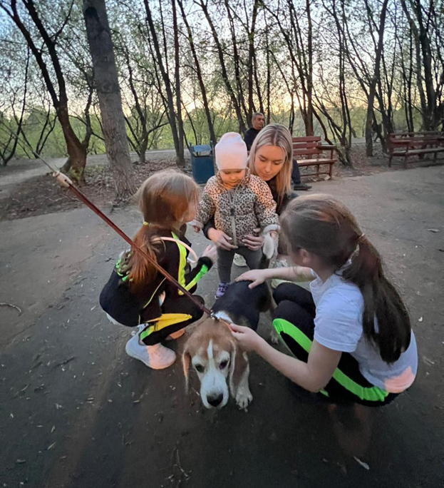 Семьи Козловских и Калистратовых на прогулке. Семьи Козловских и Калистратовых на прогулке