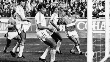 13 июля 1987 года. Москва. «Спартак» — «Днепр» — 2:2. Спорный эпизод у ворот гостей после удара Вагиза Хидиятуллина.