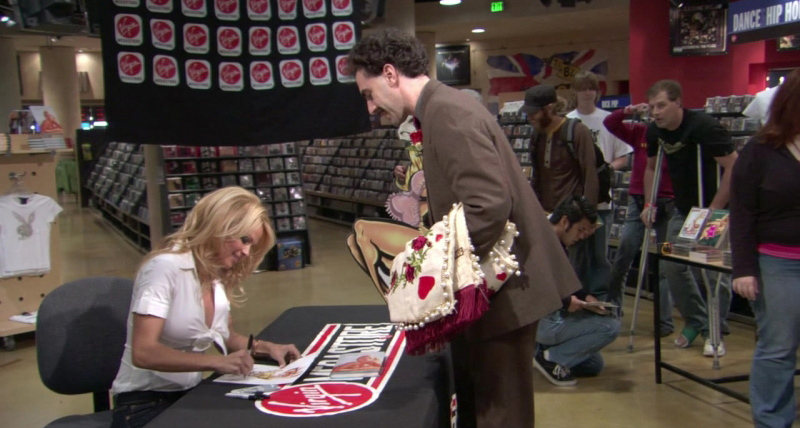 Кадр из фильма «Борат», реж. Ларри Чарльз / Four by Two Films, Everyman Pictures, Dune Entertainment, Major Studio Partners, One America Productions, Ingenious Media, Talkback, Channel 4