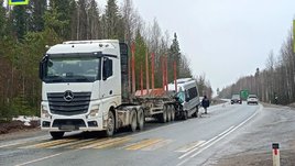 Микроавтобус с детской хоккейной командой протаранил лесовоз. Жуткое ДТП в Пермском крае