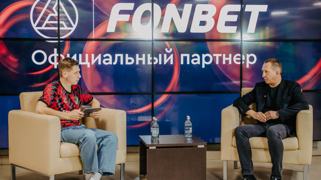 Павел Морозов (справа) в студии «Акрон он эйр», посвященной Fonfest Семилетию «Акрона».