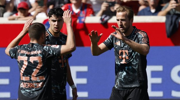 Харри Кейн празднует гол в ворота «Хайденхайма».