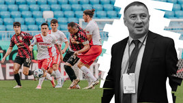 Футболисты Владимир Москвичев, Эсекиэль Барко, Манфред Угальде и Срджан Бабич борются за мяч в матче «Акрон» — «Спартак» (2:3).