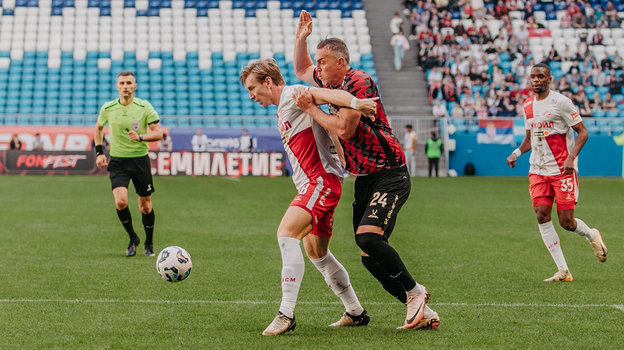 Наиль Умяров и Артем Дзюба. Футболисты Наиль Умяров и Артем Дзюба в матче «Акрон» — «Спартак» (2:3)