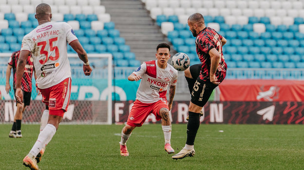 Кристофер Мартинс, Эсекиэль Барко и Ифет Джаковац. Футболисты Кристофер Мартинс, Эсекиэль Барко и Ифет Джаковац в матче «Акрон» — «Спартак» (2:3)