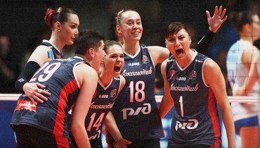 Волейболистки калининградского «Локомотива» празднуют победу в суперлиге.