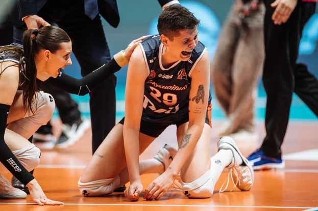 Эмоции Эбрар Каракурт. Волейболистка «Локомотива» Эбрар Каракурт