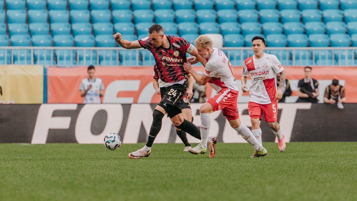 Футболисты Артем Дзюба и Руслан Литвинов